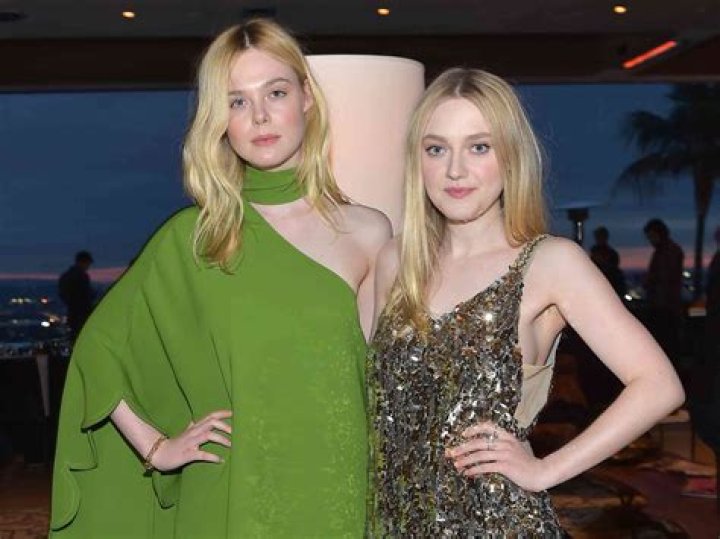 Unveiling The Secrets: Elle Fanning's Height Revealed